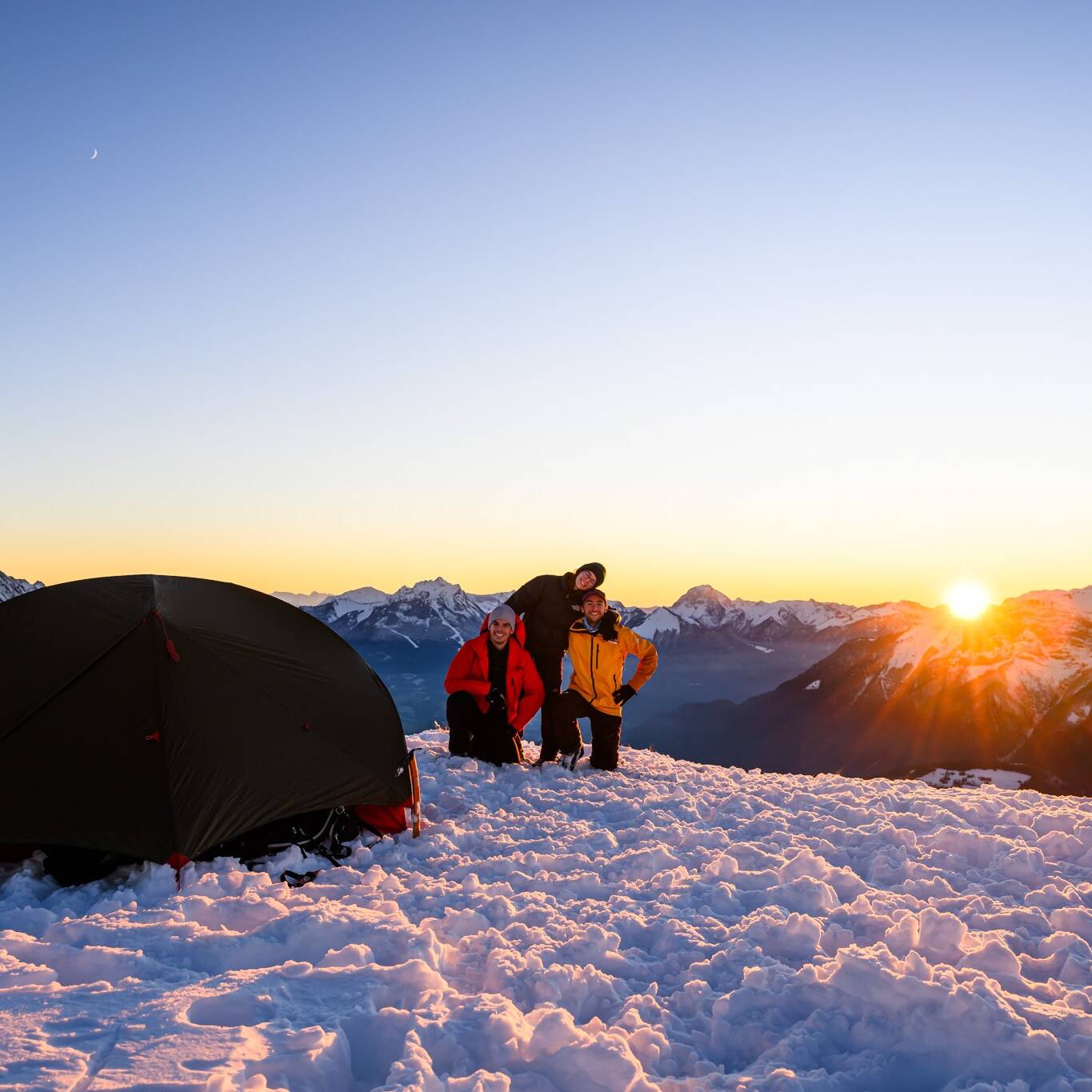 Bivouac dans la neige à la montagne Sulens