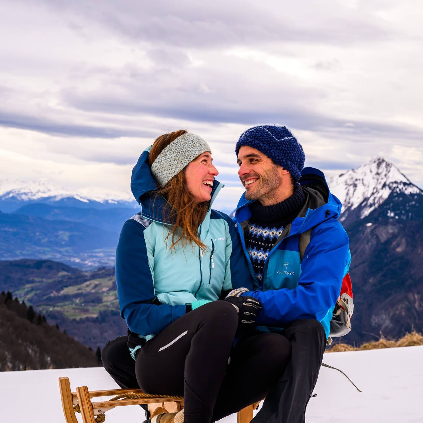 Photo de couple à la montagne